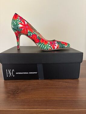 INC International Concepts Red & Green Floral Pointed-Toe Pump